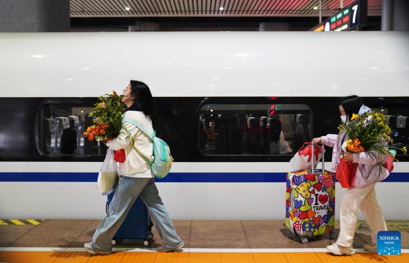 Les chemins de fer chinois se préparent à affronter le pic maximal des retours des vacances de la fête du Printemps