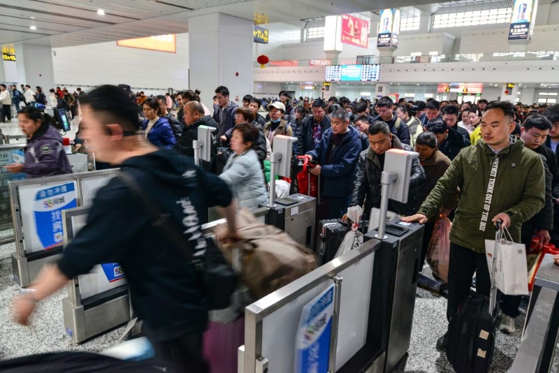 Chine : les voyages de passagers en train atteignent 121 millions pendant les vacances de la fête du Printemps
