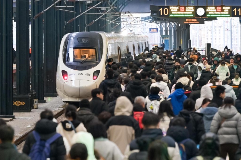 Chine : les voyages de passagers en train atteignent 121 millions pendant les vacances de la fête du Printemps