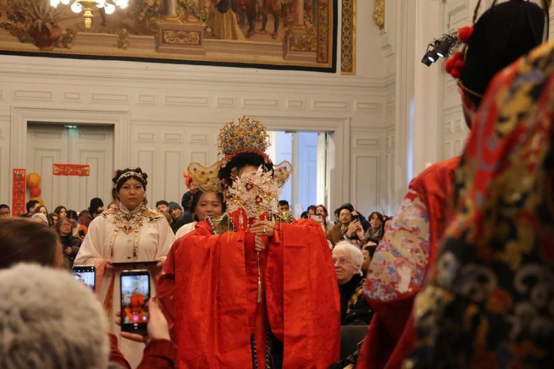 Le Nouvel An chinois en France allie tradition, technologie et jeunesse