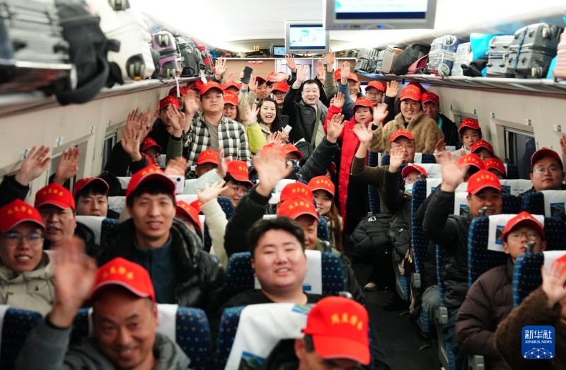 Dans toute la Chine, des trains et des bus gratuits ramènent les migrants au travail après la Fête du Printemps