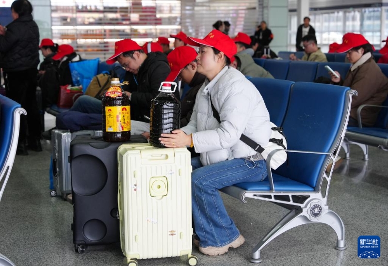 Dans toute la Chine, des trains et des bus gratuits ramènent les migrants au travail après la Fête du Printemps