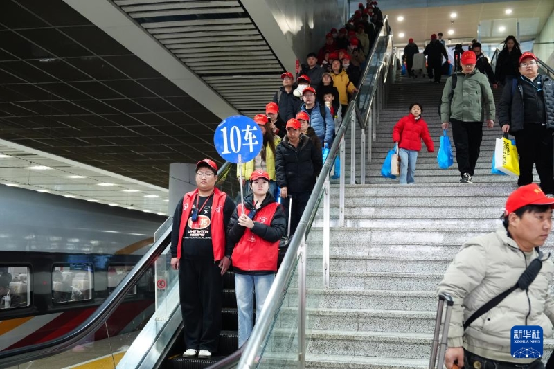 Dans toute la Chine, des trains et des bus gratuits ramènent les migrants au travail après la Fête du Printemps