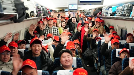 Dans toute la Chine, des trains et des bus gratuits ramènent les migrants au travail après la Fête du Printemps