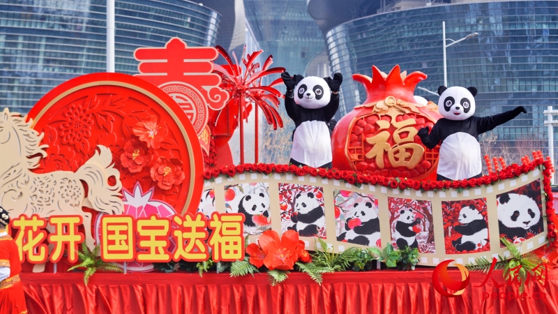 Xinjiang : ouverture du 2e défilé Shehuo d'Urumqi