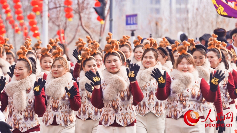 Xinjiang : ouverture du 2e défilé Shehuo d'Urumqi