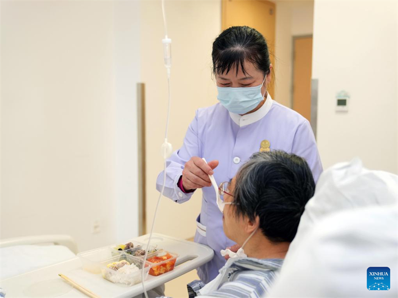 Les hôpitaux chinois testent des services de soins sans accompagnants familiaux