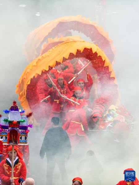 Guizhou : le Festival Maolong de Shiqian, les vœux du dragon des Gelao pour la nouvelle année