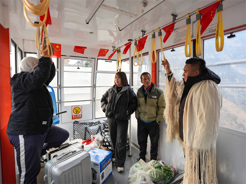 Sichuan : un député à l'APN guide un village au bord d'une falaise vers la revitalisation rurale