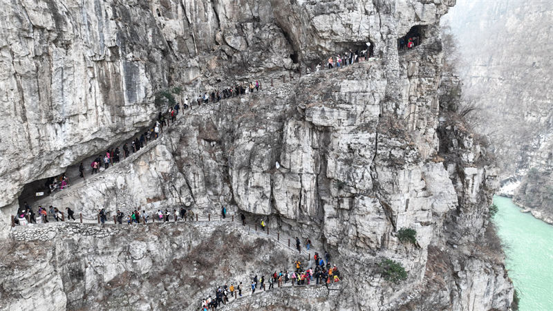 Sichuan : un député à l'APN guide un village au bord d'une falaise vers la revitalisation rurale