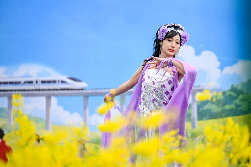 Les fleurs s'épanouissent sur des milliers de kilomètres… profitons ensemble du printemps en Chine