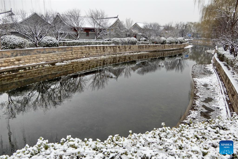 Beijing connaît de rares chutes de neige printanières