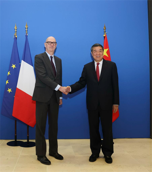 La Chine et la France s'engagent à renforcer leur coopération économique et financière