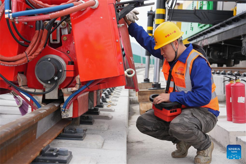 Zhejiang : un appareil de soudage intelligent fait ses débuts sur un chantier de construction ferroviaire