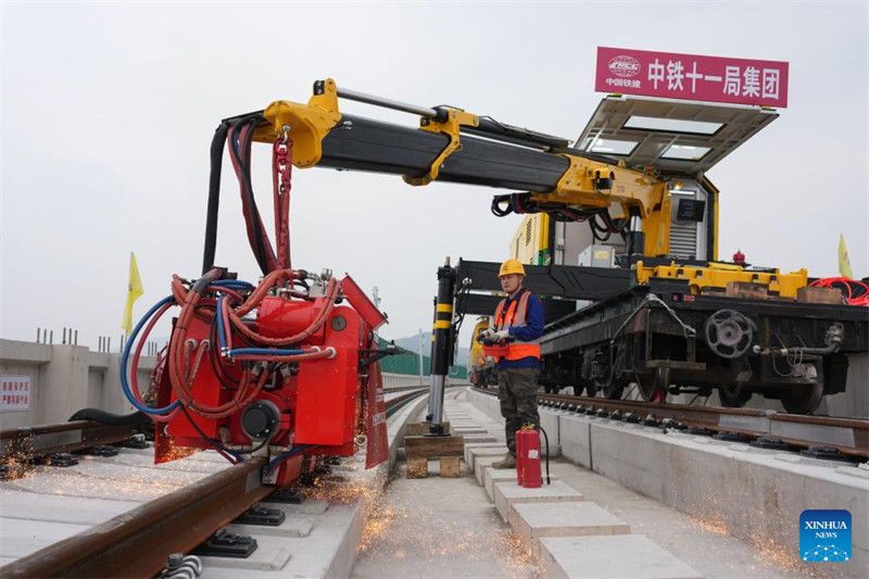 Zhejiang : un appareil de soudage intelligent fait ses débuts sur un chantier de construction ferroviaire