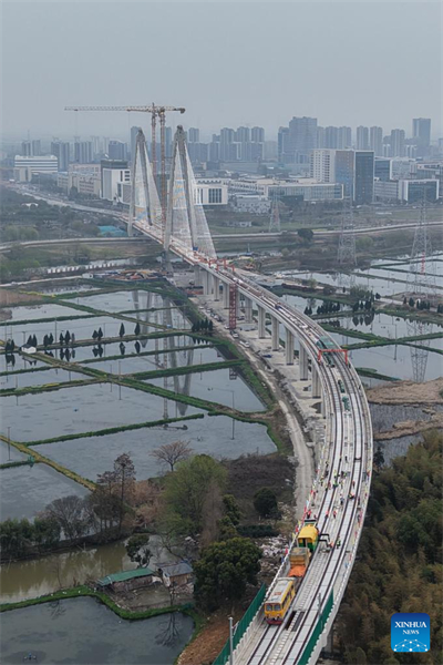 Zhejiang : un appareil de soudage intelligent fait ses débuts sur un chantier de construction ferroviaire