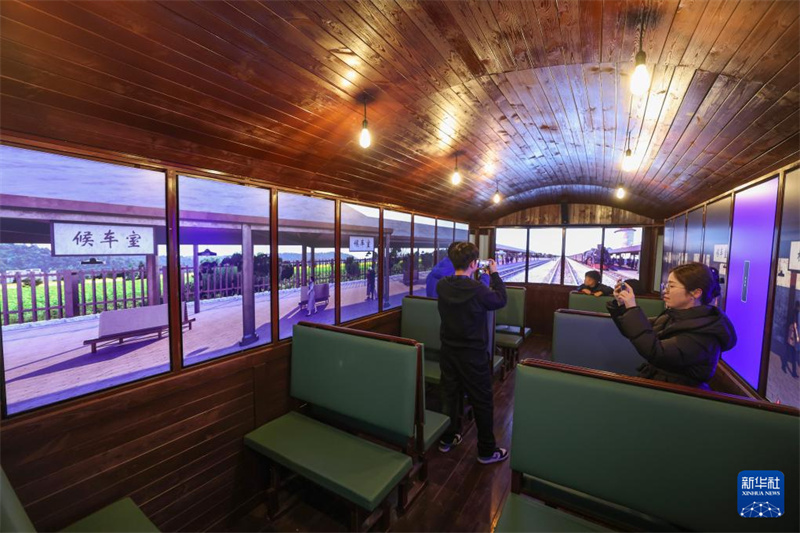 Zhejiang : un nouveau lieu emblématique culturel à Jiaxing stimule la consommation touristique au printemps