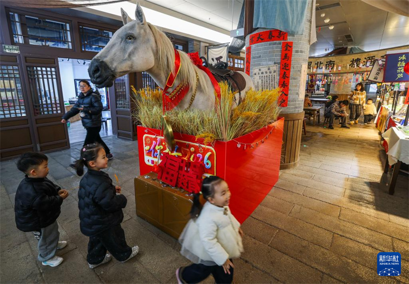 Zhejiang : un nouveau lieu emblématique culturel à Jiaxing stimule la consommation touristique au printemps