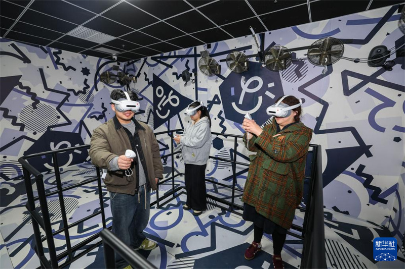 Zhejiang : un nouveau lieu emblématique culturel à Jiaxing stimule la consommation touristique au printemps