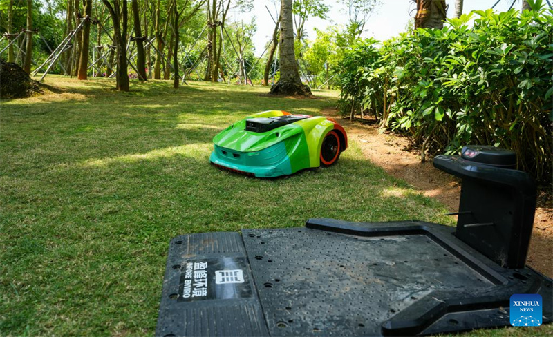 Hainan : les robots intelligents soutiennent la conférence annuelle 2026 du Forum de Bo'ao pour l'Asie