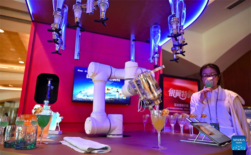 Hainan : les robots intelligents soutiennent la conférence annuelle 2026 du Forum de Bo'ao pour l'Asie