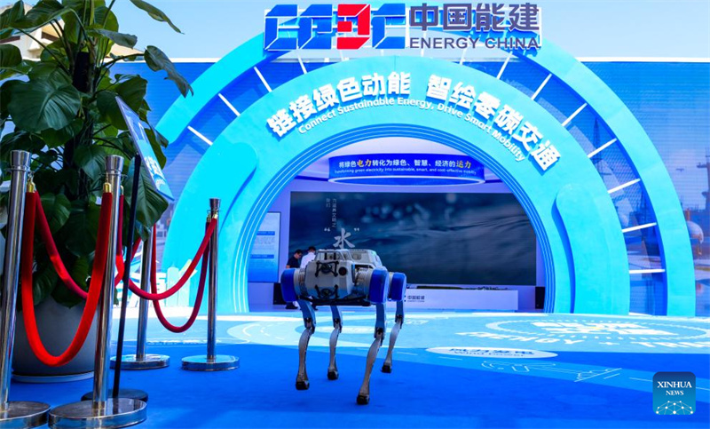 Hainan : les robots intelligents soutiennent la conférence annuelle 2026 du Forum de Bo'ao pour l'Asie