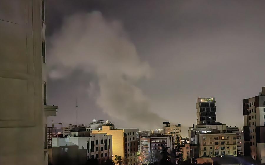 De la fumée s'élève après des explosions à Téhéran, en Iran, le 23 mars 2026. (Xinhua/Shadati)