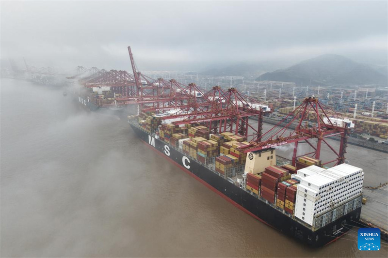Zhejiang : le port de Ningbo-Zhoushan enregistre une forte augmentation du débit de conteneurs
