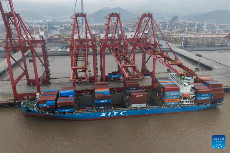 Zhejiang : le port de Ningbo-Zhoushan enregistre une forte augmentation du débit de conteneurs