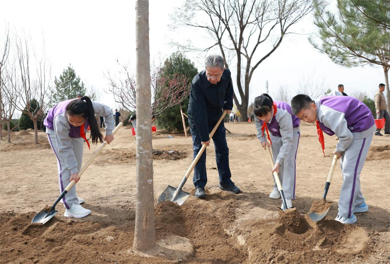 Xi Jinping appelle à mobiliser l'ensemble de la société autour des initiatives de reboisement