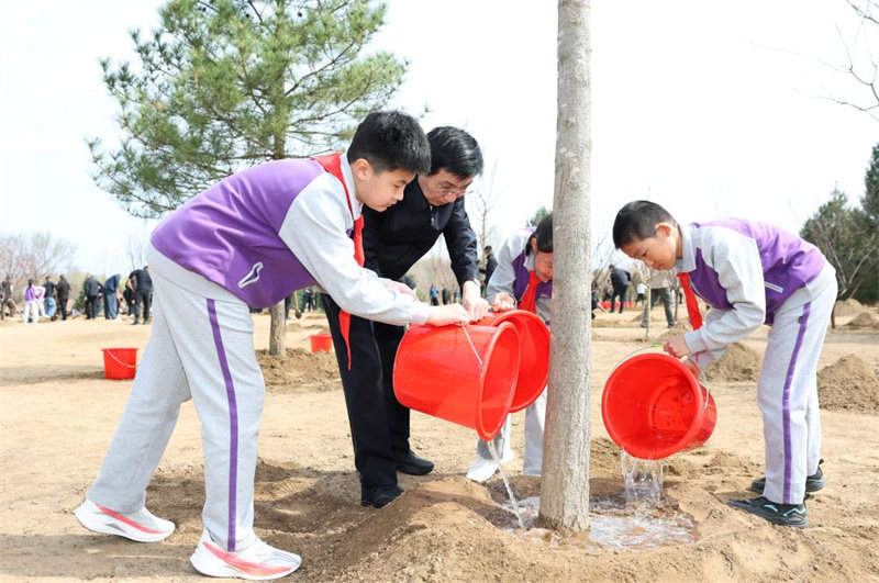 Xi Jinping appelle à mobiliser l'ensemble de la société autour des initiatives de reboisement