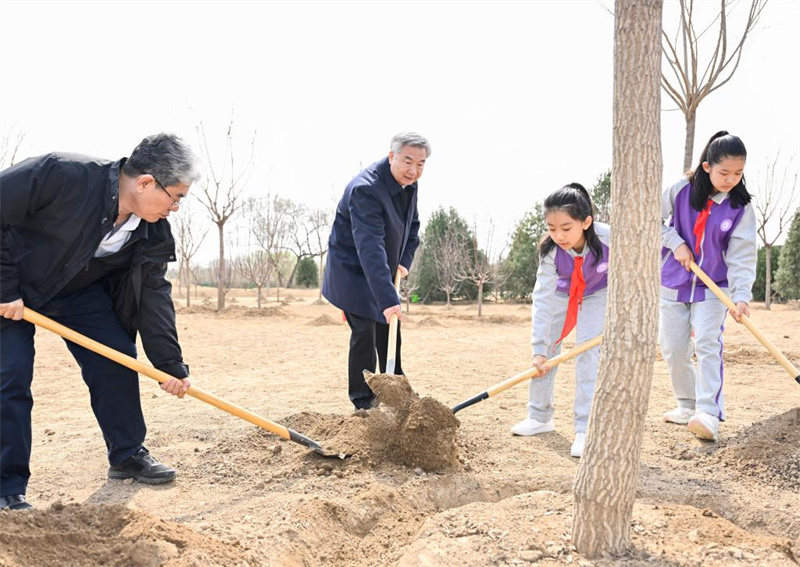 Xi Jinping appelle à mobiliser l'ensemble de la société autour des initiatives de reboisement