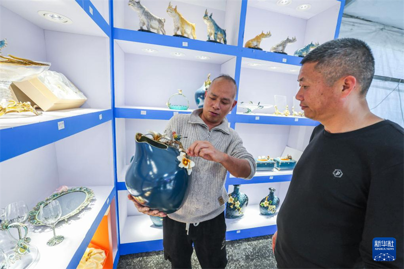 Zhejiang : à Zhuji, la foire traditionnelle du « Er yue ban » stimule la consommation rurale