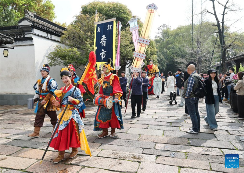 Zhejiang : ouverture d'une foire traditionnelle à Wuzhen