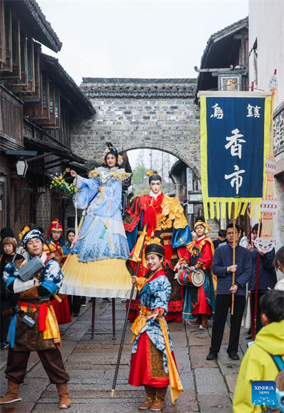 Zhejiang : ouverture d'une foire traditionnelle à Wuzhen