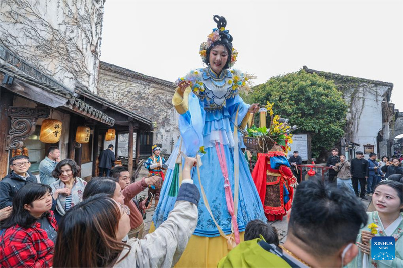 Zhejiang : ouverture d'une foire traditionnelle à Wuzhen
