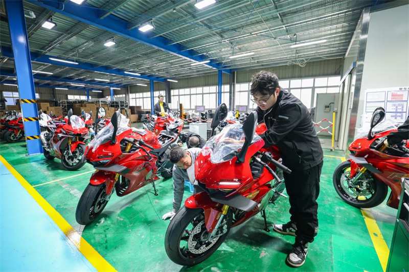 Le constructeur chinois ZXMOTO remporte une double victoire historique au Championnat du monde de superbike