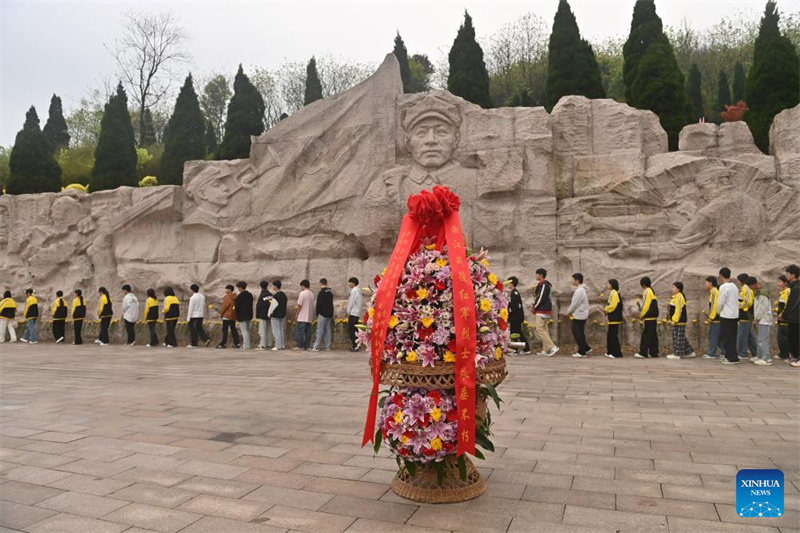 Diverses activités de commémoration en hommage aux martyrs organisées à l'approche de la Fête Qingming