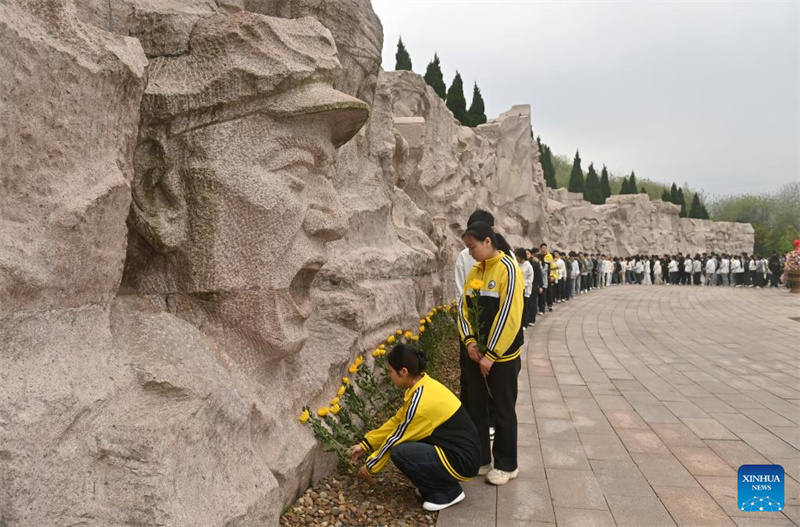 Diverses activités de commémoration en hommage aux martyrs organisées à l'approche de la Fête Qingming