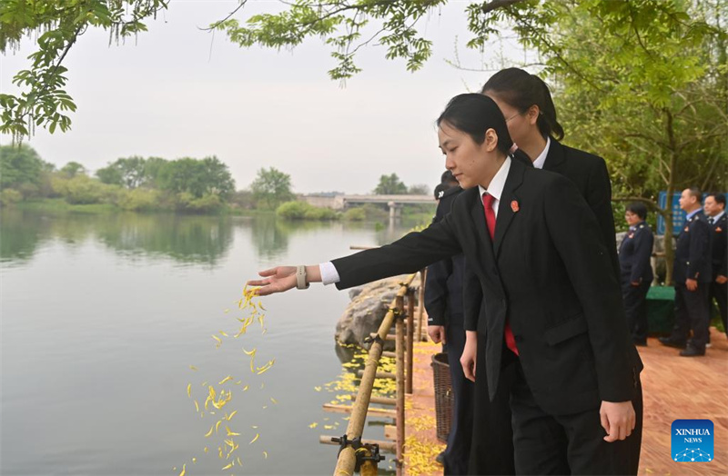 Diverses activités de commémoration en hommage aux martyrs organisées à l'approche de la Fête Qingming