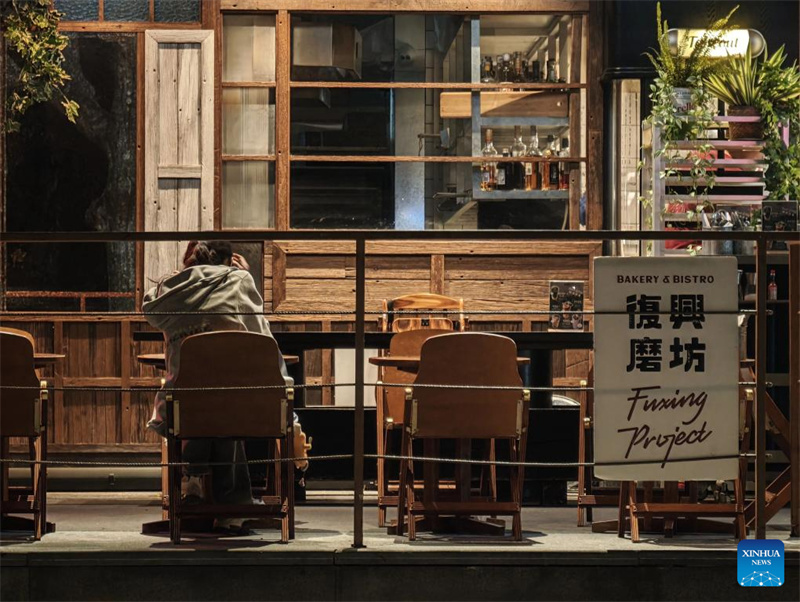 Shanghai : de nombreuses petites boutiques de rue animent la vie urbaine