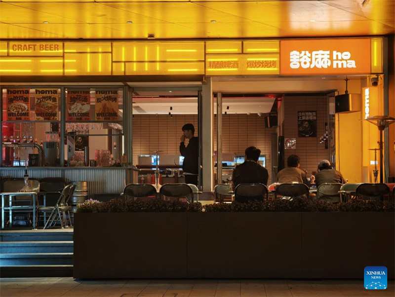 Shanghai : de nombreuses petites boutiques de rue animent la vie urbaine