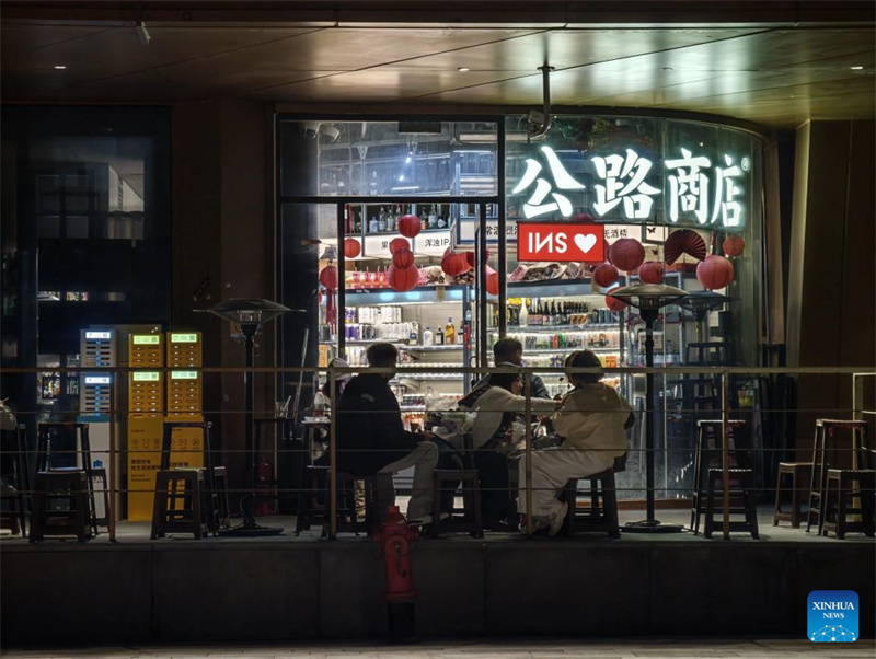 Shanghai : de nombreuses petites boutiques de rue animent la vie urbaine