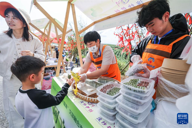 Zhejiang : le festival de cerfs-volants « Brise printanière sur dix lieues » dynamise le tourisme rural
