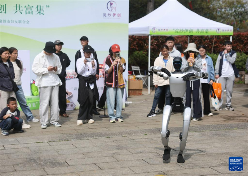 Zhejiang : le festival de cerfs-volants « Brise printanière sur dix lieues » dynamise le tourisme rural