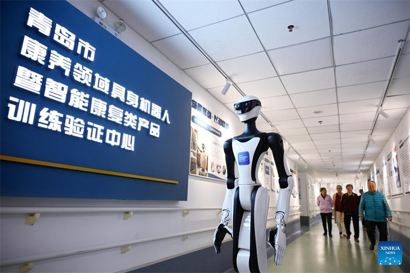 Shandong : des robots de soins aux personnes âgées formés et testés à Qingdao
