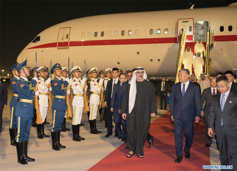 Le prince héritier d'Abou Dhabi arrive à Beijing pour une visite en Chine