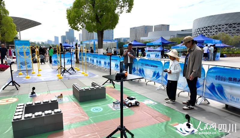 Sichuan : début des Championnats du monde de sports de drones à Chengdu