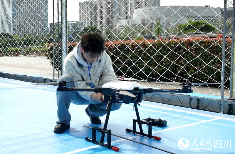 Sichuan : début des Championnats du monde de sports de drones à Chengdu