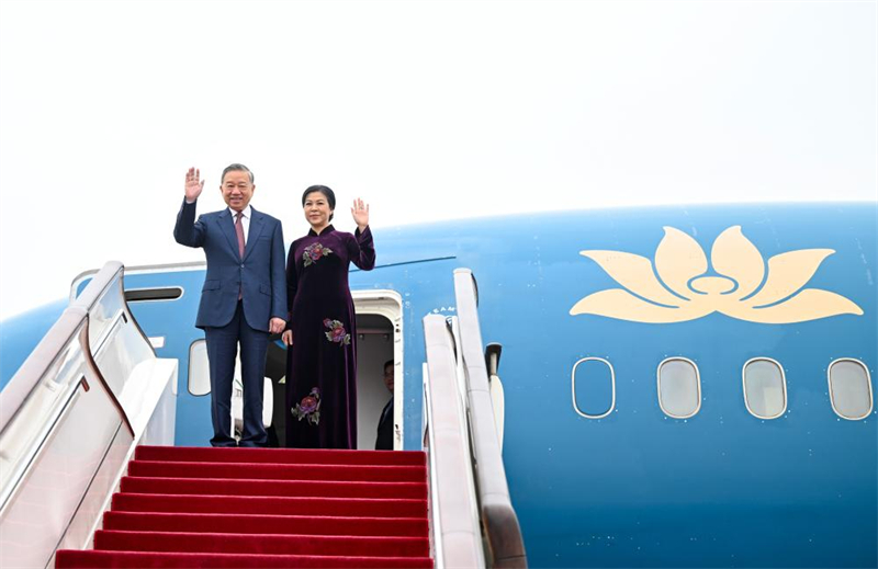 Arrivée à Beijing du plus haut dirigeant vietnamien To Lam pour une visite d'Etat